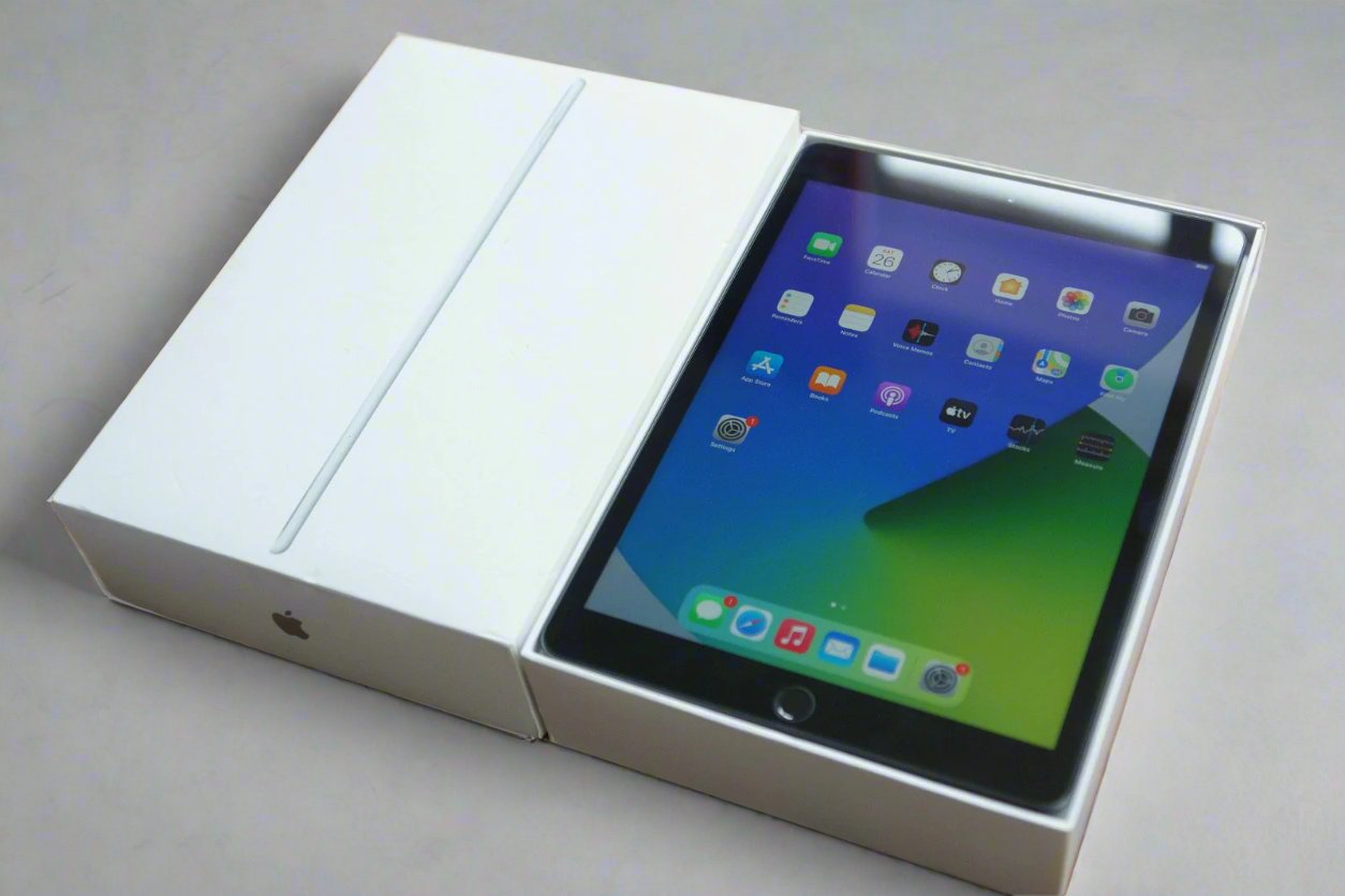 Apple iPad 7 32GB 10.2 inch Wi-Fi Space Gray (Like New ) Apple Box, New Battery & Free Shipping