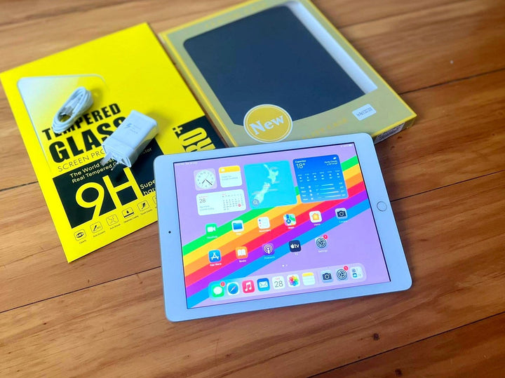 Apple iPad 5 32GB Wifi & Cellular White Silver 3G/4G (Excellent) With Free Shipping