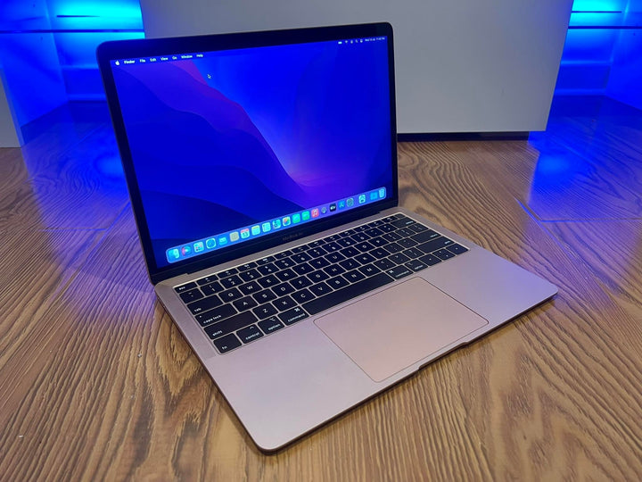 MacBook Air (Retina, 13-inch, 2020) Apple M1 chip 8GB RAM, 256GB (Like New)