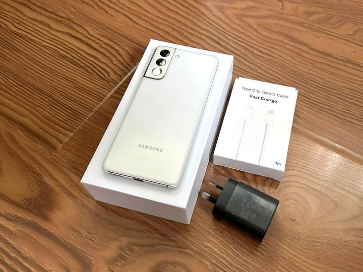 Samsung Galaxy S21 5G 128GB 8GB Phantom White SM-G991U - New Case, Glass Screen Protector (Excellent)