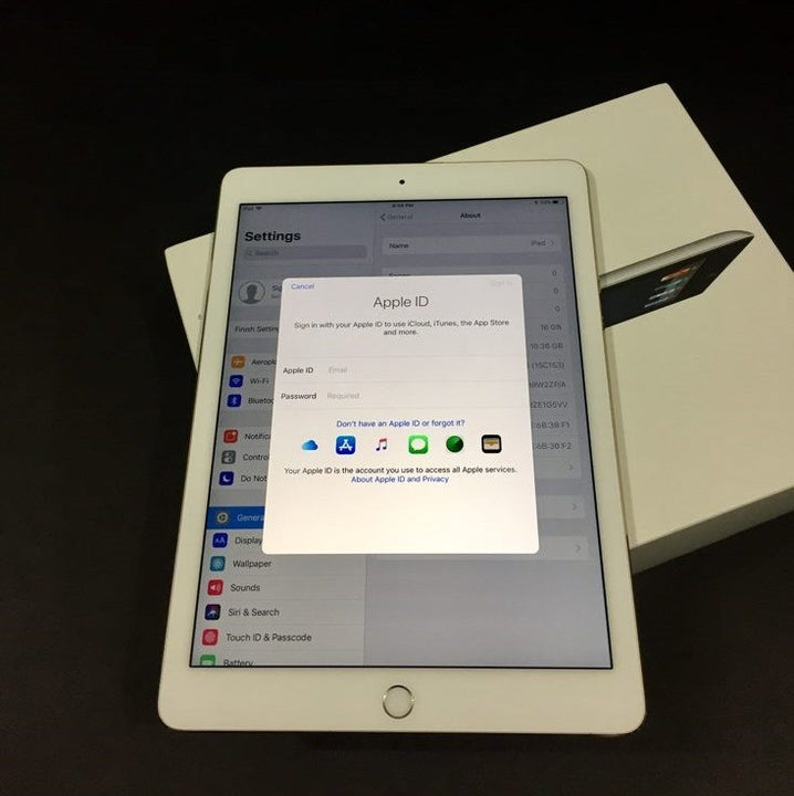 Apple iPad 6th Gen 32GB Wi-Fi + Cellular 3G/4G White Silver - (Exc)