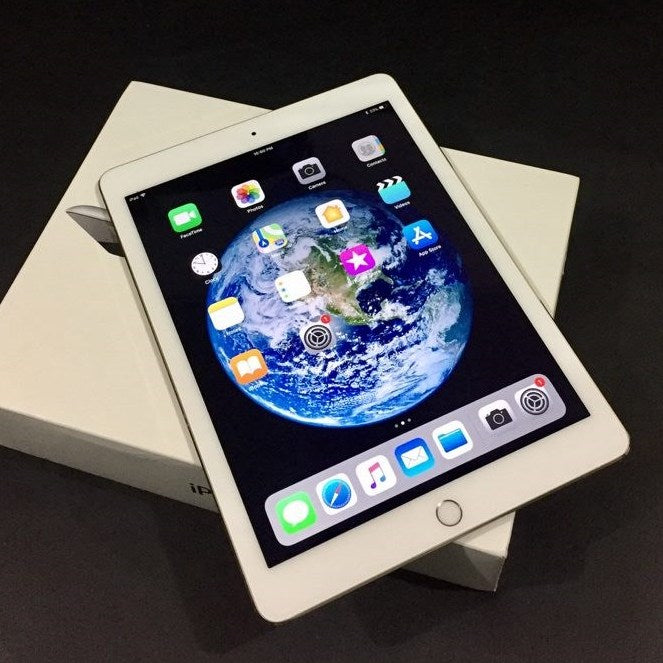 Apple iPad 6th Gen 32GB Wi-Fi + Cellular 3G/4G White Silver - Good Battery, New Glass Screen Protector (Exc)