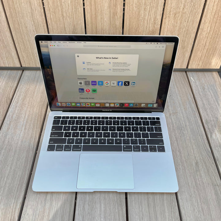 MacBook Air (Retina, 13-inch, 2018) Intel i5, 8GB RAM, 128GB A1932 Space Grey (Exc)